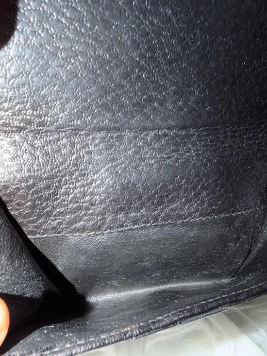Gucci Vintage Black Leather Wallet with Gold G-Logo Accent - Picture 10 of 12